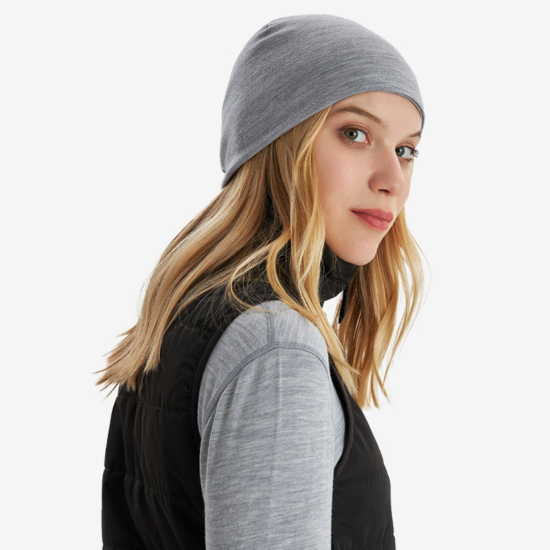 Warm and breathable 240g Merino wool beanie, naturally odor-resistant and perfect for keeping cozy in cold weather.
